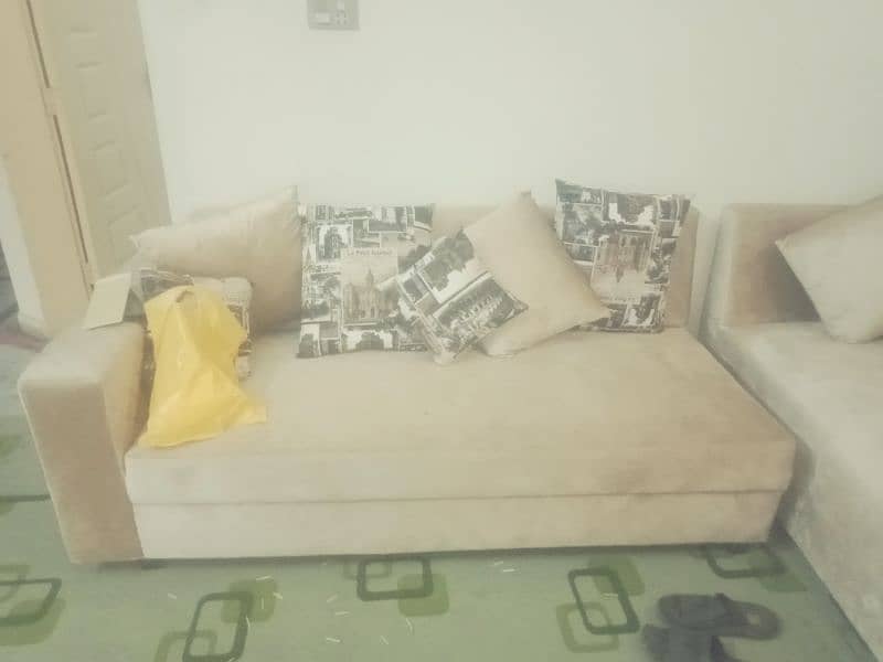 sofa set 7 seater.  3+3+1 velvet 1