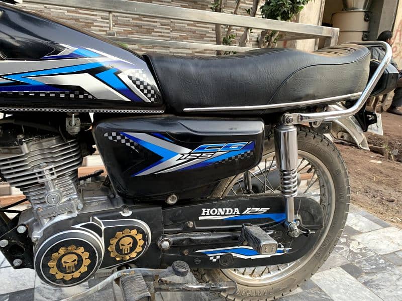 Honda 125 BLACK 2