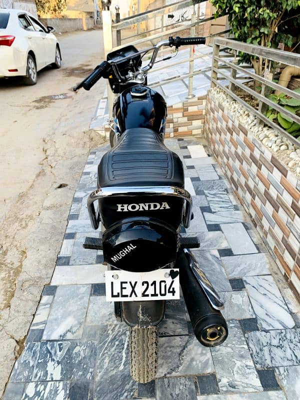 Honda 125 BLACK 3