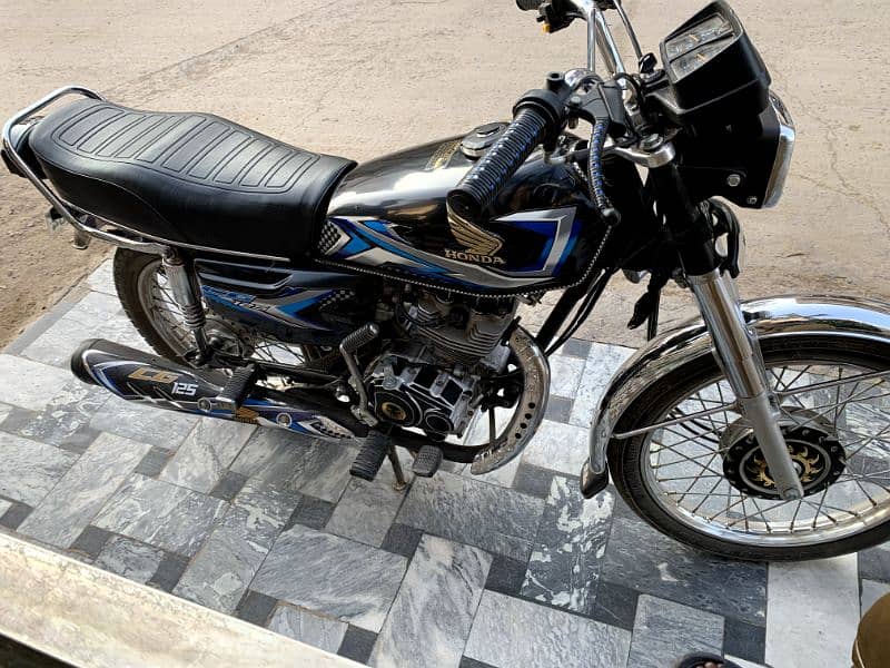 Honda 125 BLACK 4