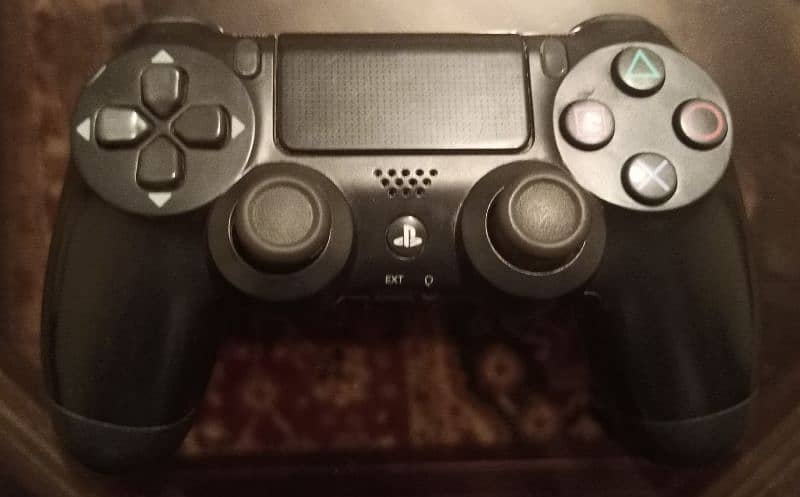 PlayStation 4 PS4 slim + 2 controllers 2