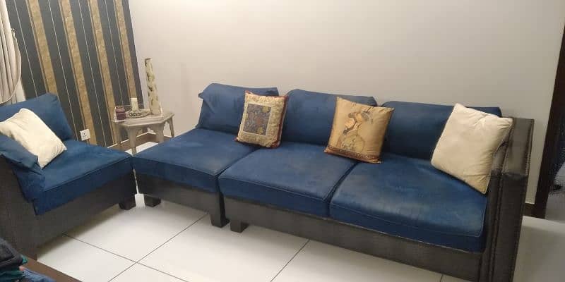 4 seater L shaped sofa 0