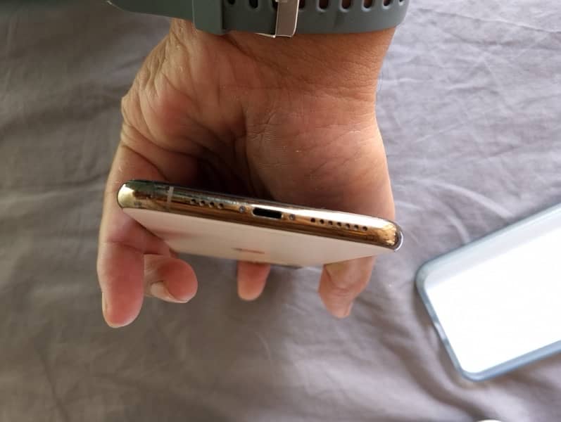 I Phone 11 Pro Max 256 GB (JV) Gold 4