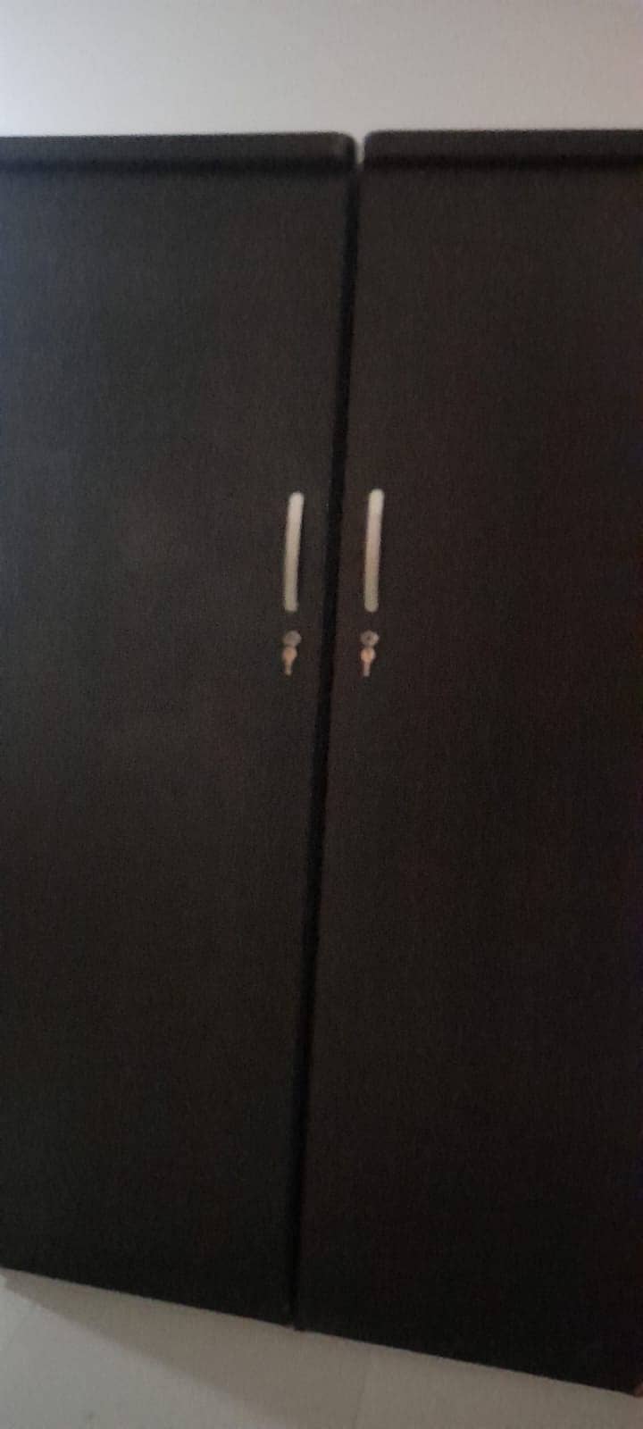 2 door wardrobe 0