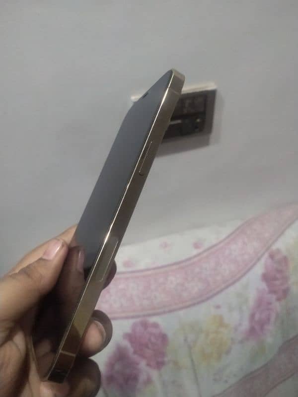 I want to sell my iphone 12 pro max in excellent condition 4