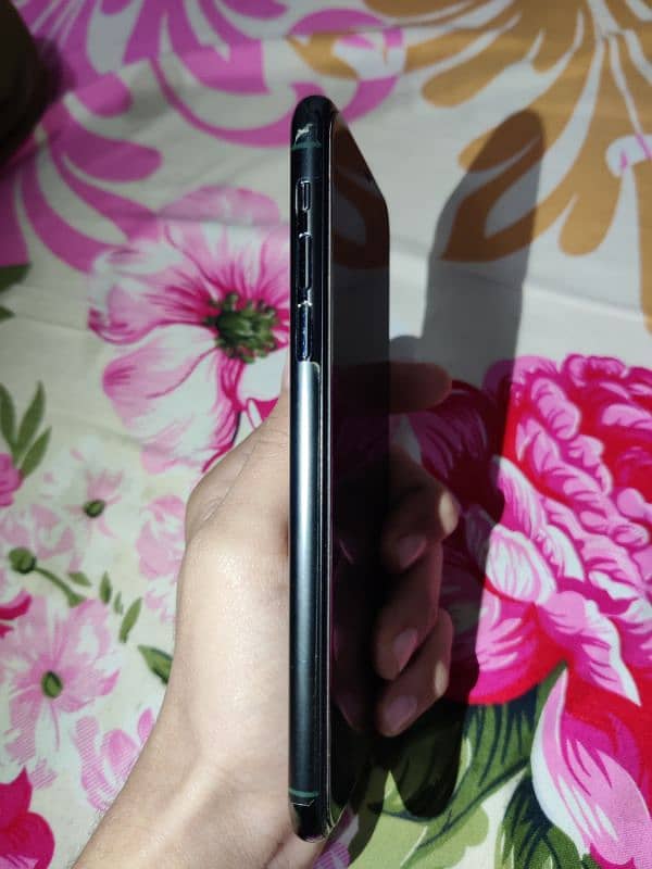 iphone 11 pro max factory unlock non pta 10/10 condition 3