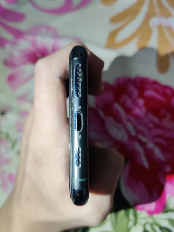 iphone 11 pro max factory unlock non pta 10/10 condition 4