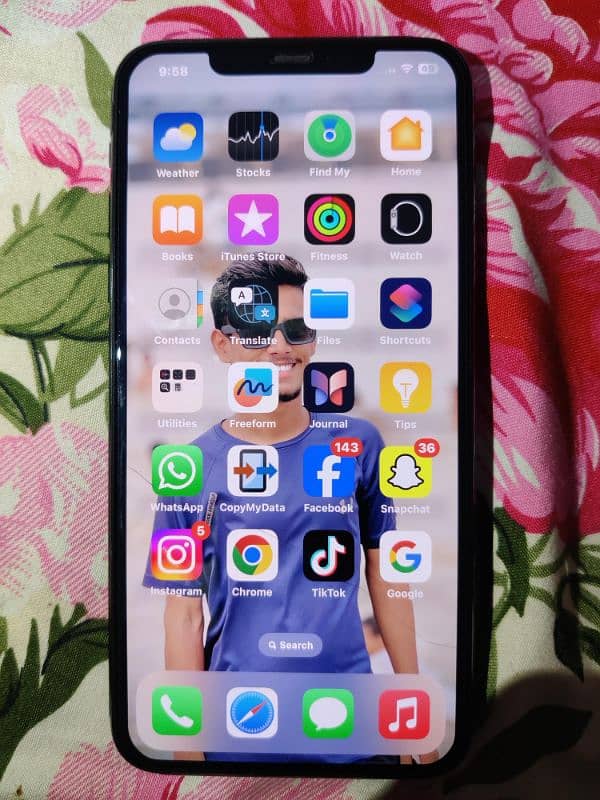 iphone 11 pro max factory unlock non pta 10/10 condition 5