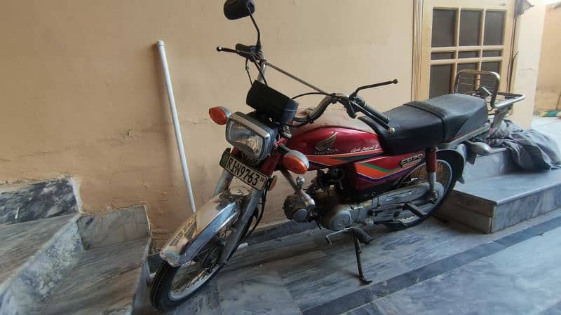 Honda CD70 Motorcycle 3