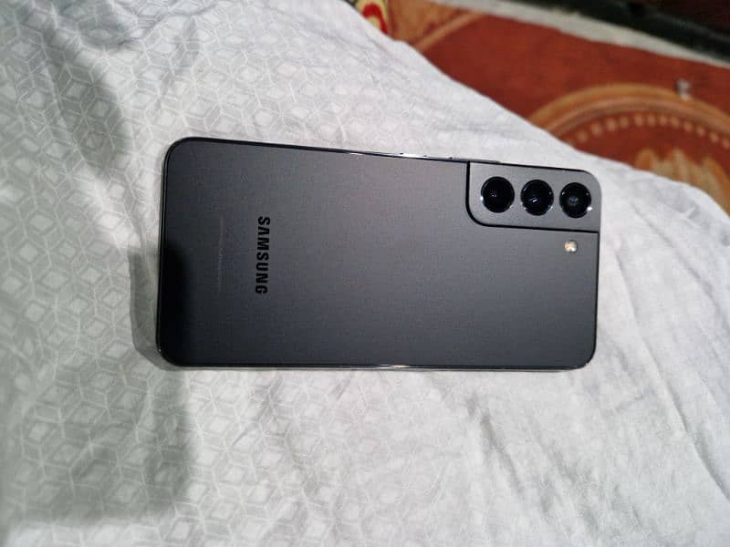 Samsung S22. non pta  good condition 3