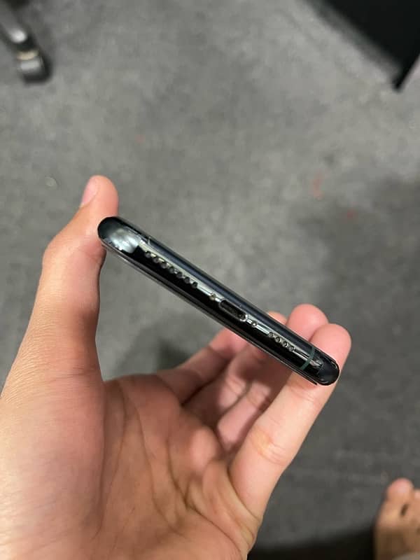 iPhone 11 Pro Max 64gb PTA Approved 7