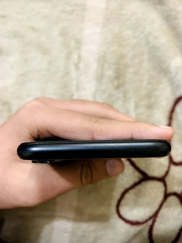 I phone xr 128gb Factory Unlock 4