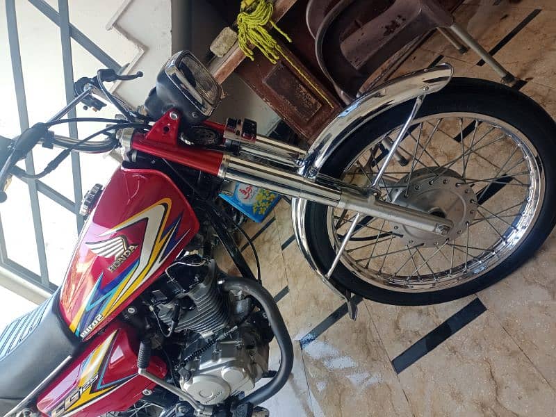 MashAllah omiter condition total geniun bike gurenti  Cl 03216902843 8