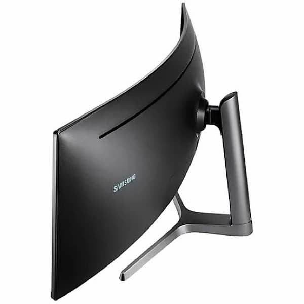 samsung 49" QLED 4k Curved Gaming monitor 120hz with 125% SRGB 1