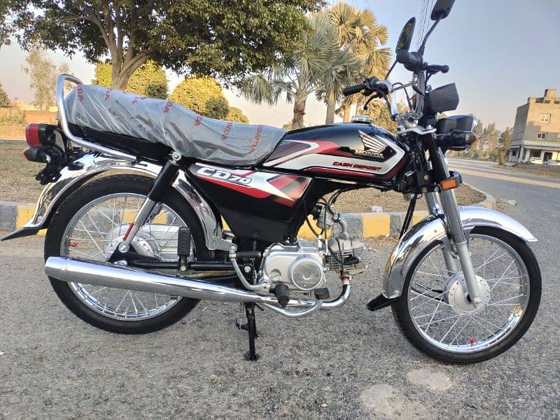 HONDA CD70 MODEL 2025 TOTAL GENUINE BIKE KM 2800 APL 4 KEY 2 0