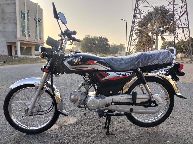 HONDA CD70 MODEL 2025 TOTAL GENUINE BIKE KM 2800 APL 4 KEY 2 1