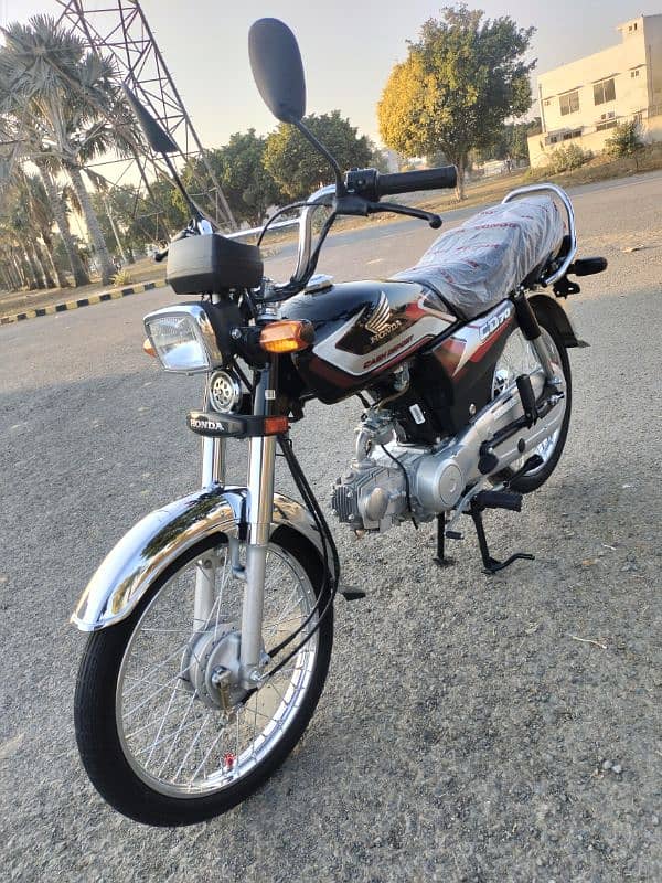 HONDA CD70 MODEL 2025 TOTAL GENUINE BIKE KM 2800 APL 4 KEY 2 4