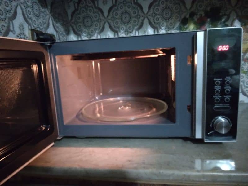 Homage Microwave oven 1