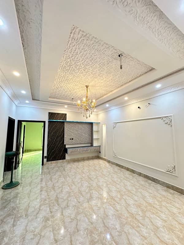 10 Marla Brand New Lower Portion For Rent In Park View City Lahore. 1