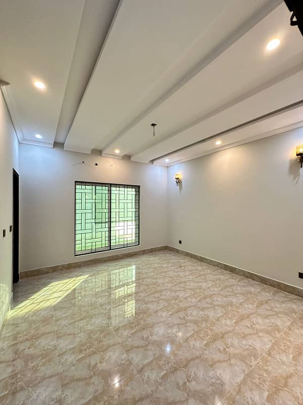 10 Marla Brand New Lower Portion For Rent In Park View City Lahore. 2