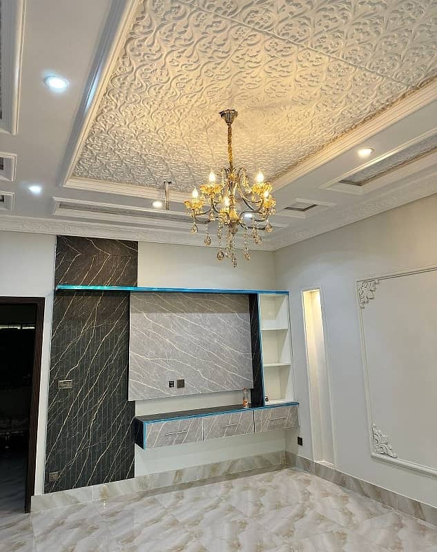 10 Marla Brand New Lower Portion For Rent In Park View City Lahore. 8