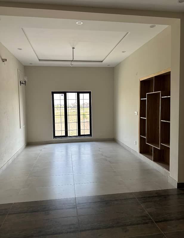 10 Marla Beautifully designed Upper Portion For Rent In Park View City Lahore. 4