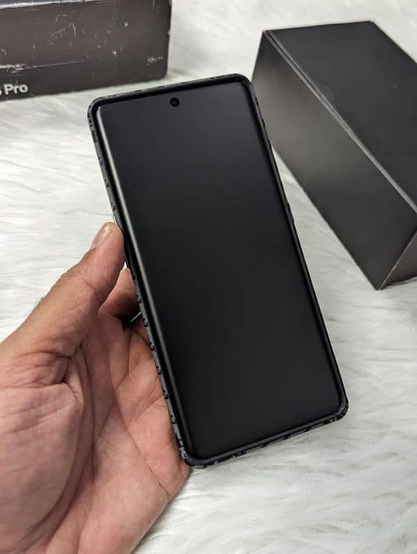 Oppo Find X6 Pro 5