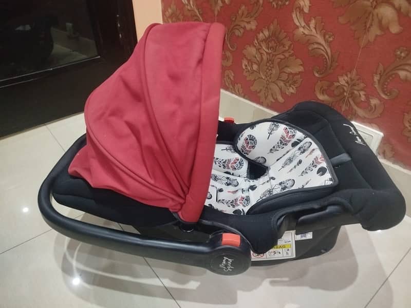 Baby  carrying cot/ Car seat 2