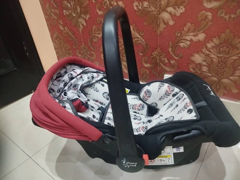 Baby  carrying cot/ Car seat 3