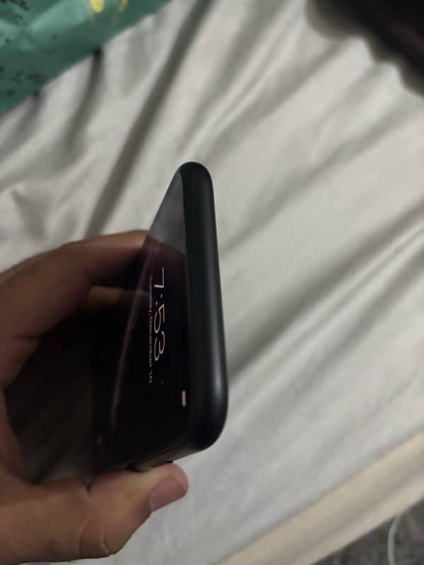 iPhone XR 64 GB Non PTA 100 Battery Health 4