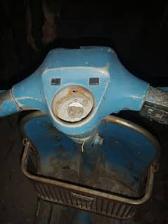 vespa scooter tiyar hony wala he Lahore number he