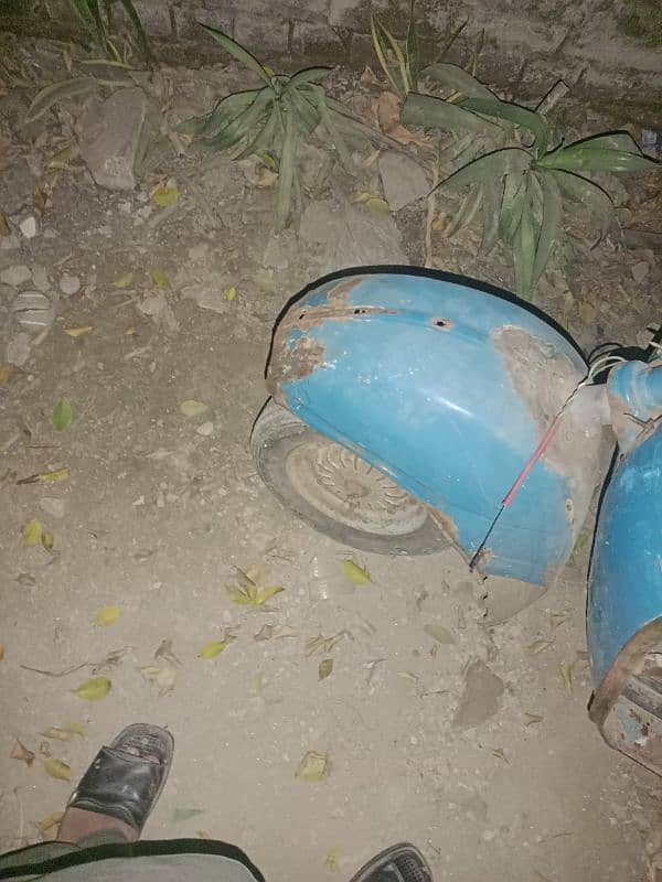 vespa scooter tiyar hony wala he Lahore number he 1