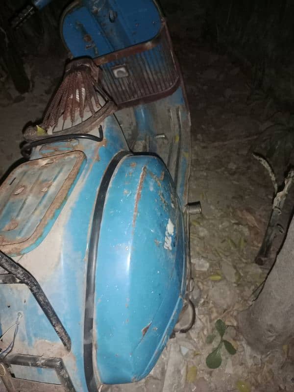 vespa scooter tiyar hony wala he Lahore number he 6