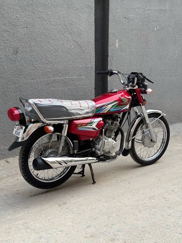 Honda 125 2023 Model Rawalpindi Number 3