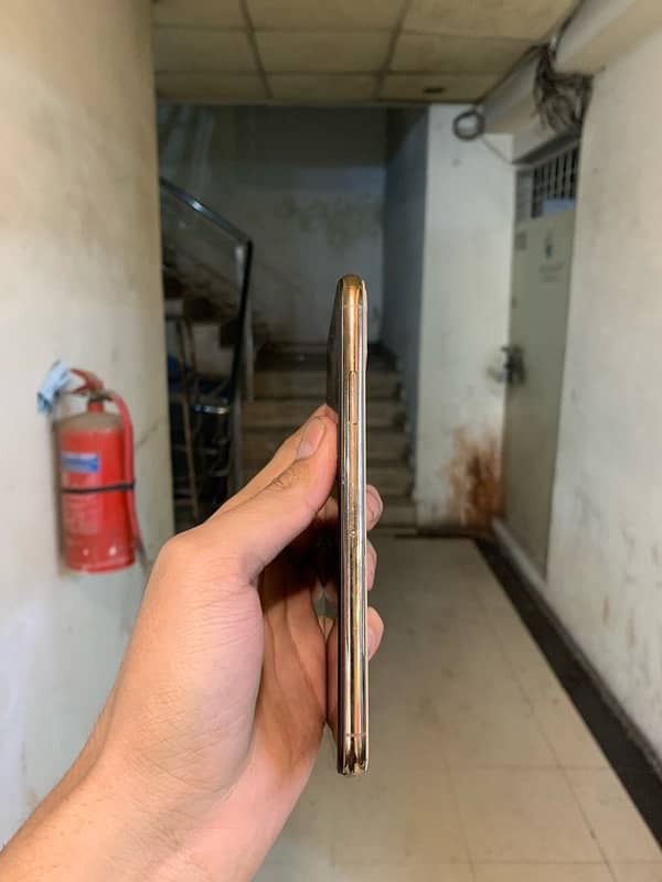 iPhone 11 Pro Max (PTA Approved )  dual sim 256 GB 1