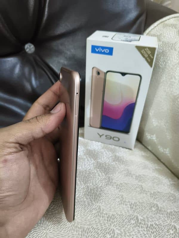 URGENT SALE MY VIVO Y90 (2GB+32GB) 10/10 CONDITION WITH BOX & ACESORIE 4