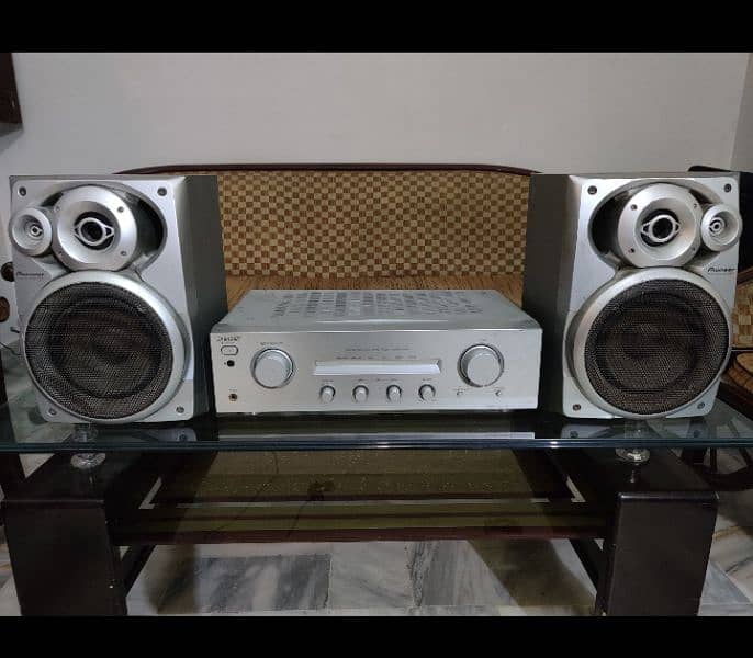 Pioneer Speakers with Sony Stereo Amplifier 220v. 0