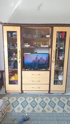 3 pieces Divider/Showcase in Good condition