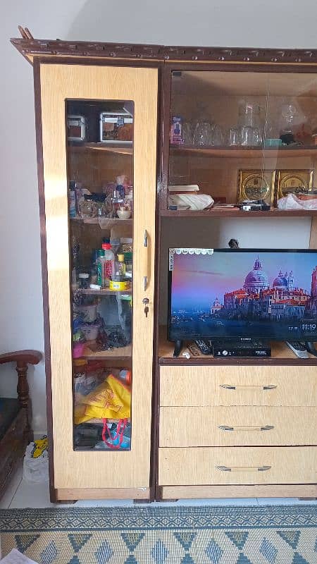 3 pieces Divider/Showcase in Good condition 1