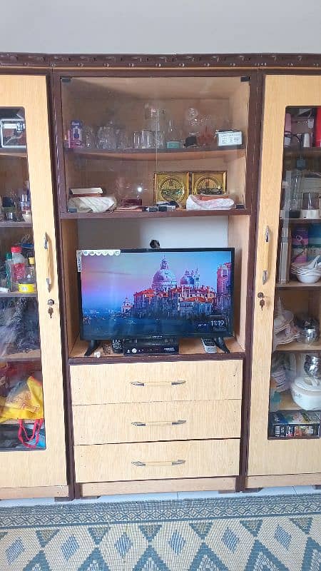 3 pieces Divider/Showcase in Good condition 2