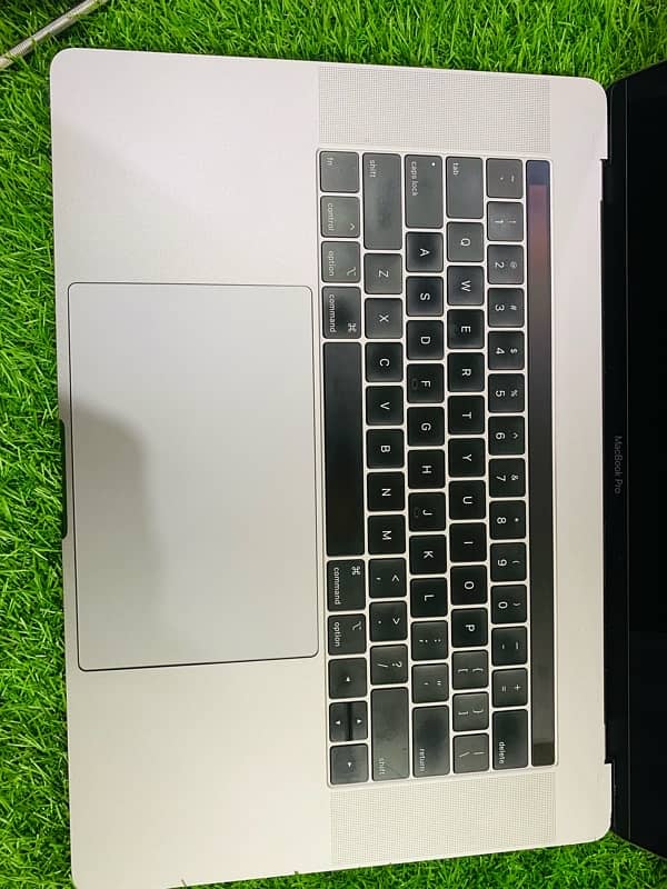 Apple macbook pro 2019 15.4inches core i9 32/512 1