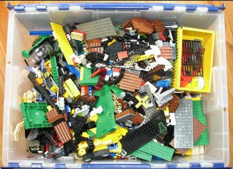 Lego random original 1 kg bags with character and sets. 0