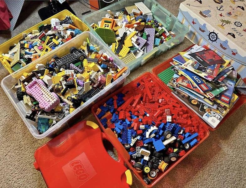 Lego random original 1 kg bags with character and sets. 3