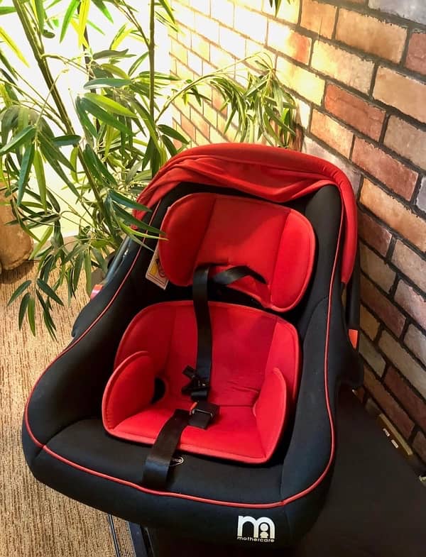 Mothercare Baby car seat 0