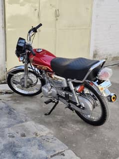 Honda 125 SE new condition