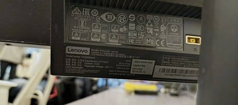 Lenovo 24" 1080p Borderless Monitors 6