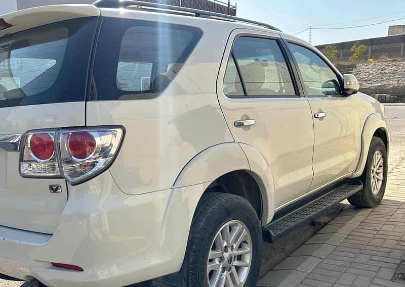 Toyota Fortuner V 2013 9