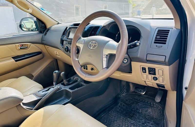 Toyota Fortuner V 2013 11