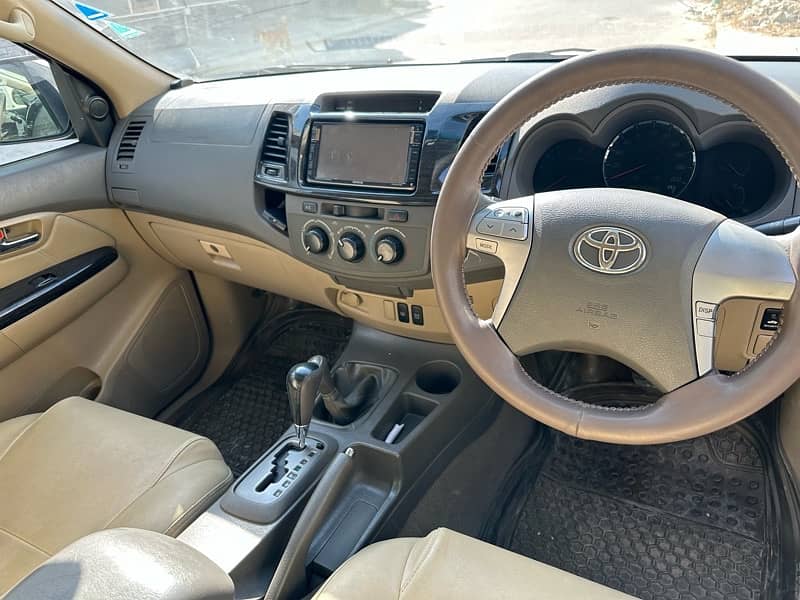 Toyota Fortuner V 2013 16