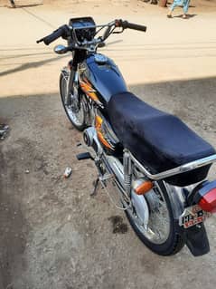 i m selling Honda CG125 bike own my name